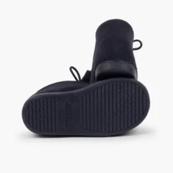 Bota serraje picado y borlas