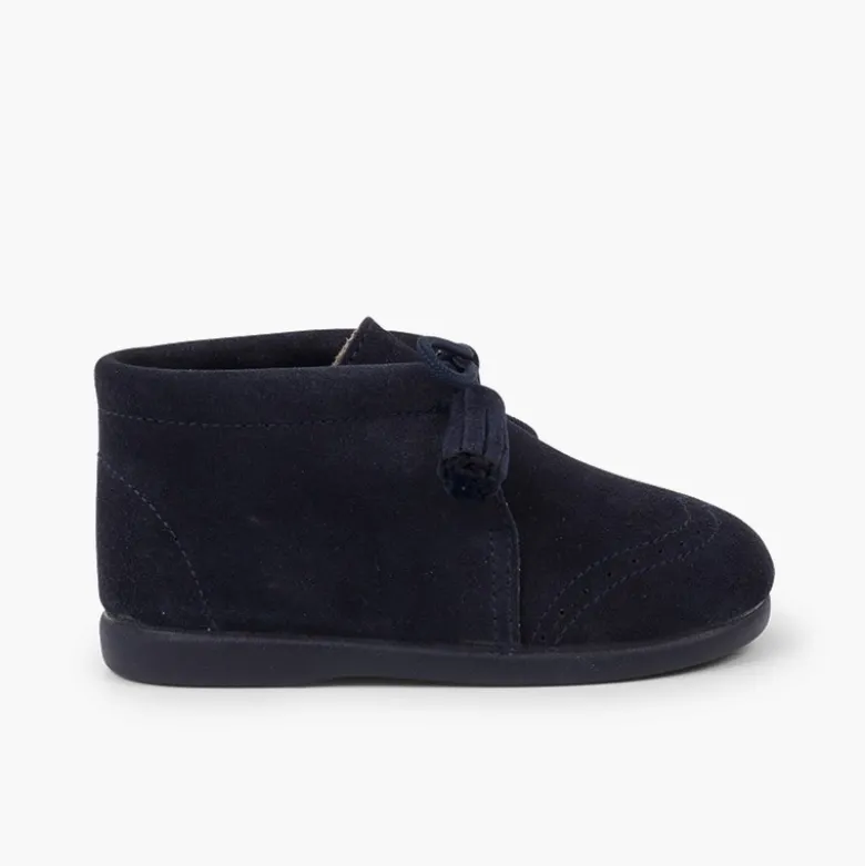 Bota serraje picado y borlas