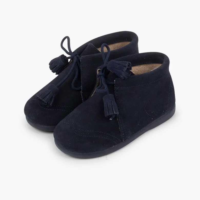 Bota serraje picado y borlas