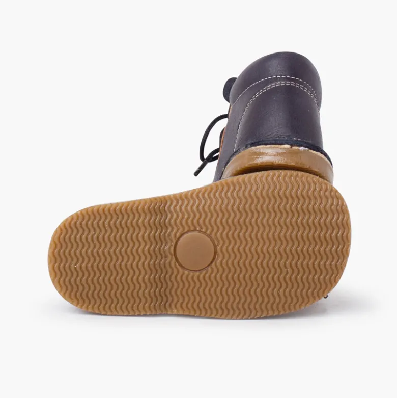 Botita piel cordones cara monito