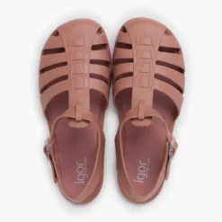 Cangrejeras barefoot niños y mujer