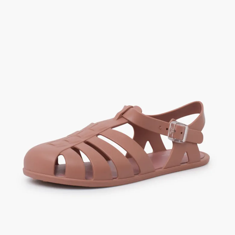 Cangrejeras barefoot niños y mujer