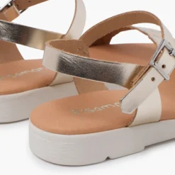 Sandalias hebilla pala trenzada