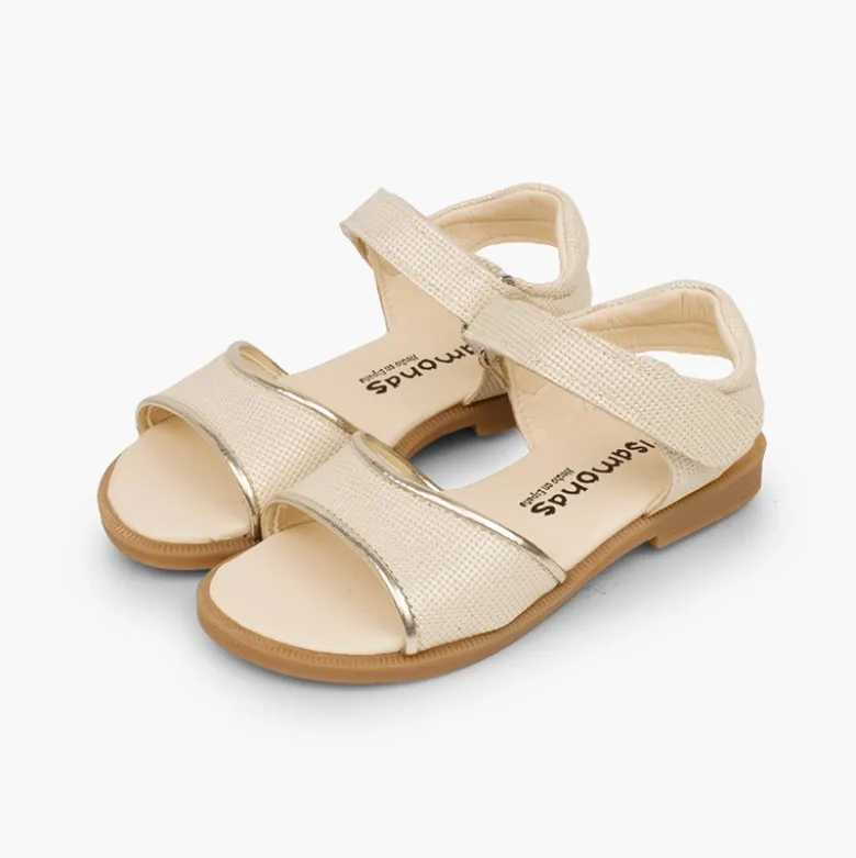 Sandalias niña piel grabada brillante tira adherente
