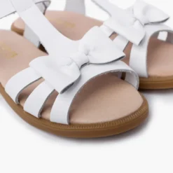 Sandalias niña piel lazo cierre hebilla