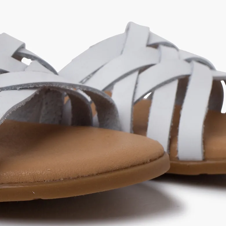 Sandalias niña y mujer con tiras cruzadas