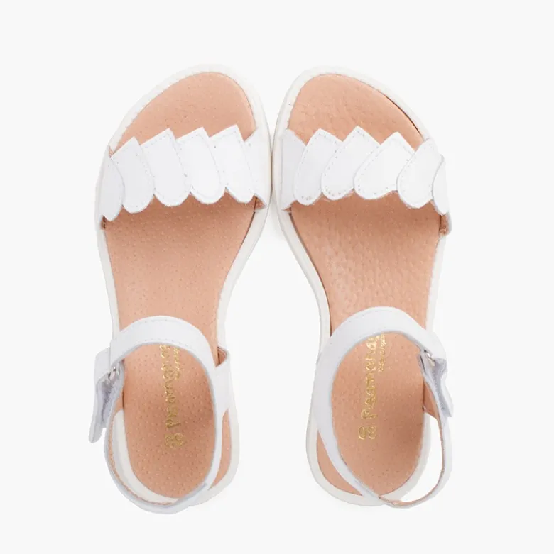 Sandalias niña y mujer piel corazones
