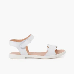 Sandalias niña y mujer piel corazones
