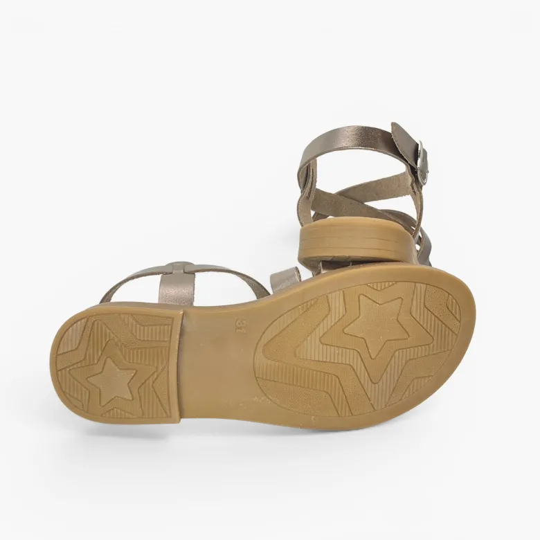 Sandalias tiras cruzadas empeine hebilla