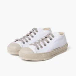 Zapatillas blancas puntera y cordones color