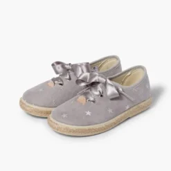 Zapatillas bordado estrellas cordones raso